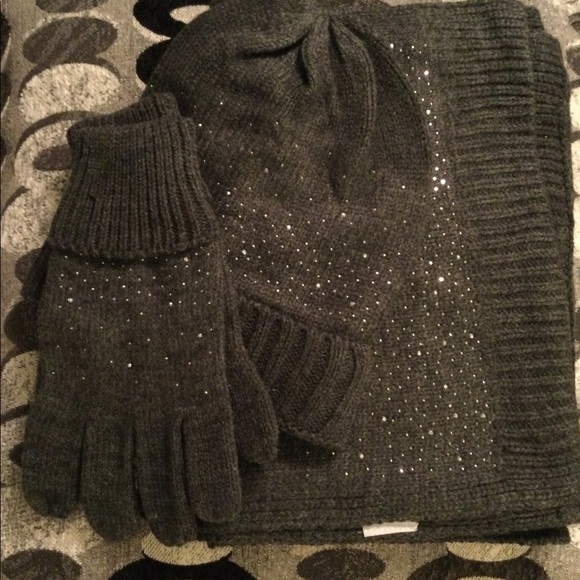 🔥🤩🤩🔥Rhinestone Embellished Hat, Scarf and Glove Set🔥🤩🤩🧤🔥 - Picture 2 of 9